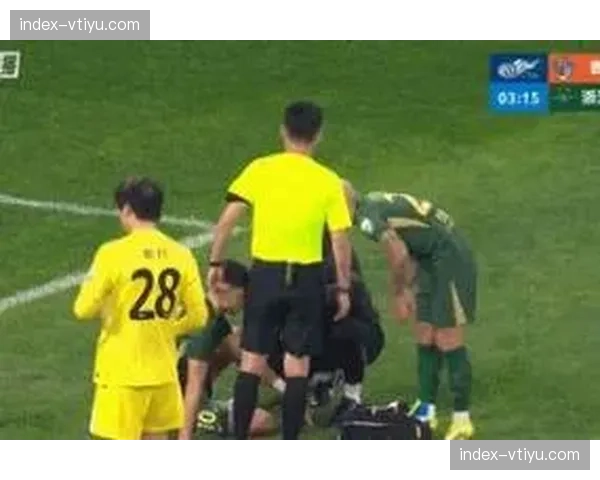 浙江队托利奇与门将相撞血流不止 赛后缝十针幸无大碍仅为皮外伤